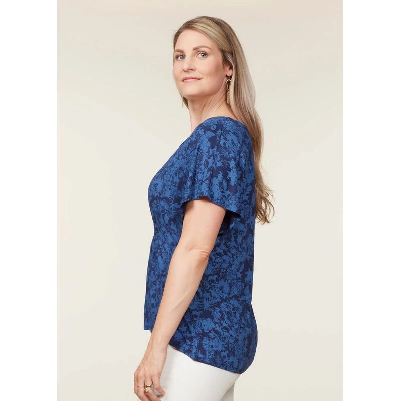 EQL Women's Allure Ecovero Short Sleeve Top - Ink Countryside 3 EQL Women's Allure Ecovero Short Sleeve Top - Ink Countryside - Image 3