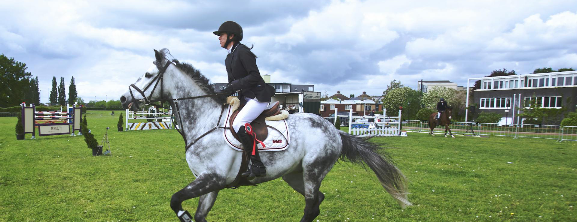 Equestrian Riding Clothing -Equestrian Riding Clothing pexels matthiaszomer 103543